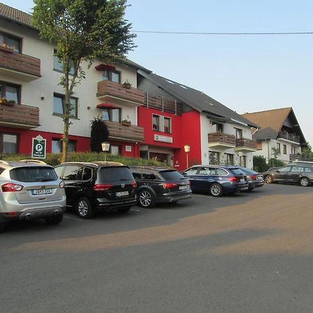 gut-Hotel zur Burg Nürburg ring Exterior foto