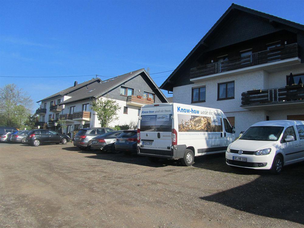 gut-Hotel zur Burg Nürburg ring Exterior foto