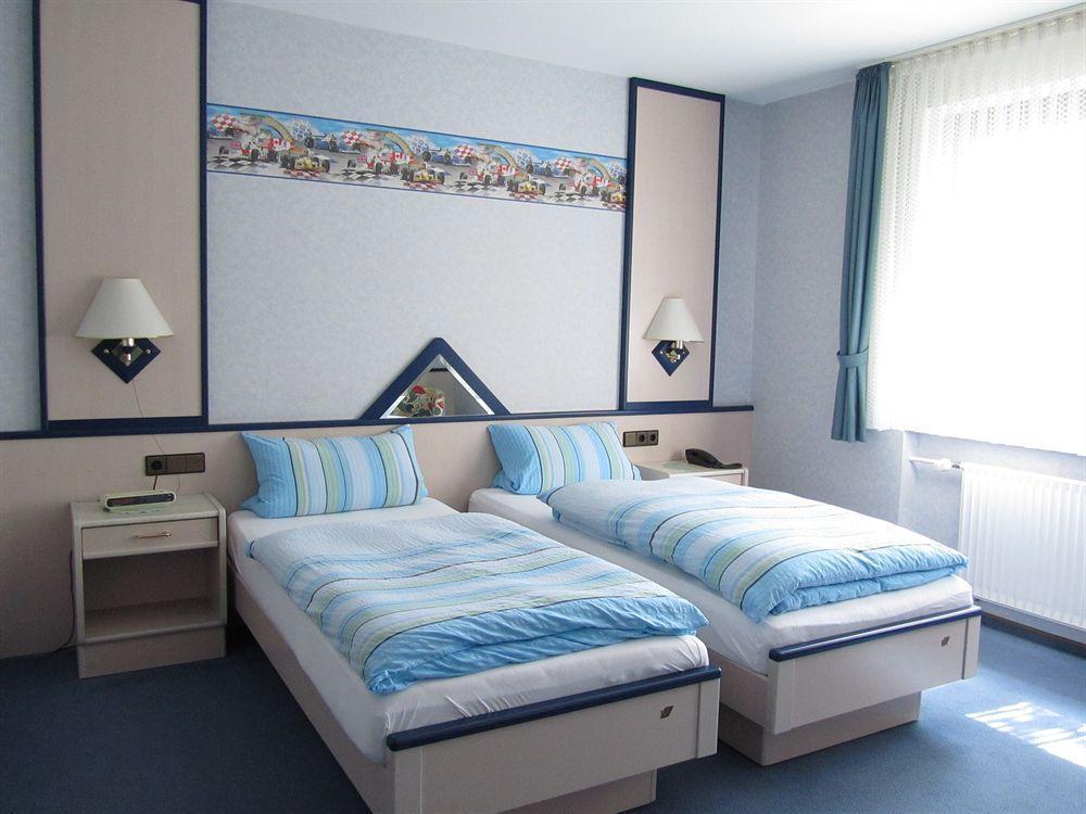 gut-Hotel zur Burg Nürburg ring Exterior foto