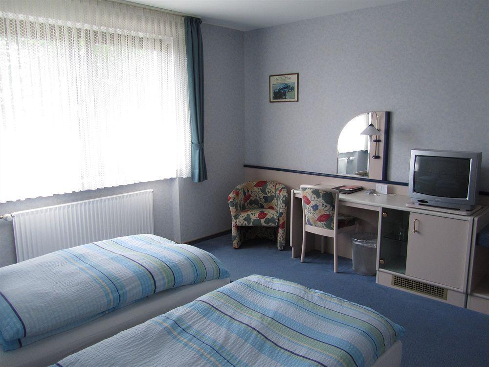 gut-Hotel zur Burg Nürburg ring Exterior foto