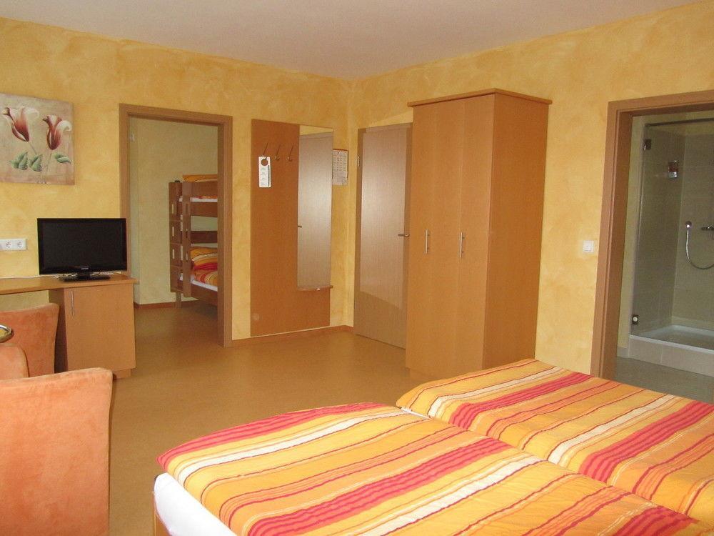 gut-Hotel zur Burg Nürburg ring Exterior foto