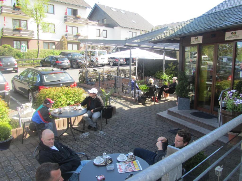 gut-Hotel zur Burg Nürburg ring Exterior foto
