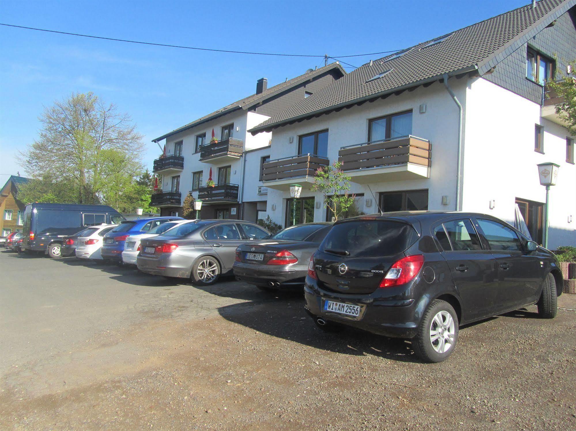 gut-Hotel zur Burg Nürburg ring Exterior foto
