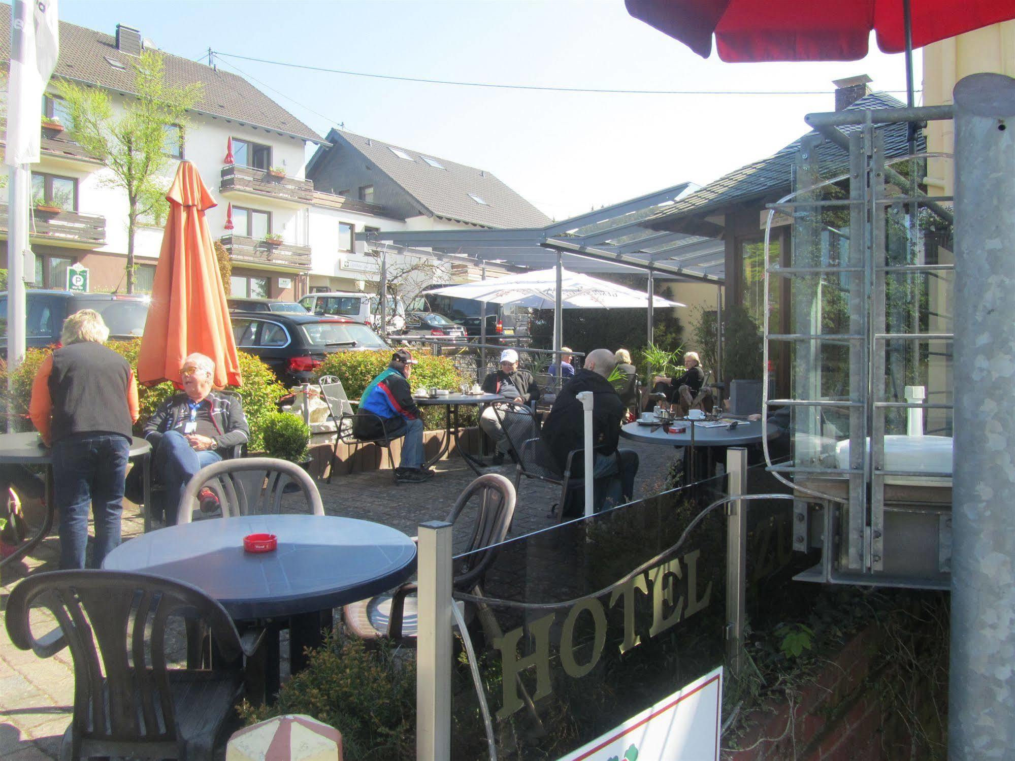 gut-Hotel zur Burg Nürburg ring Exterior foto
