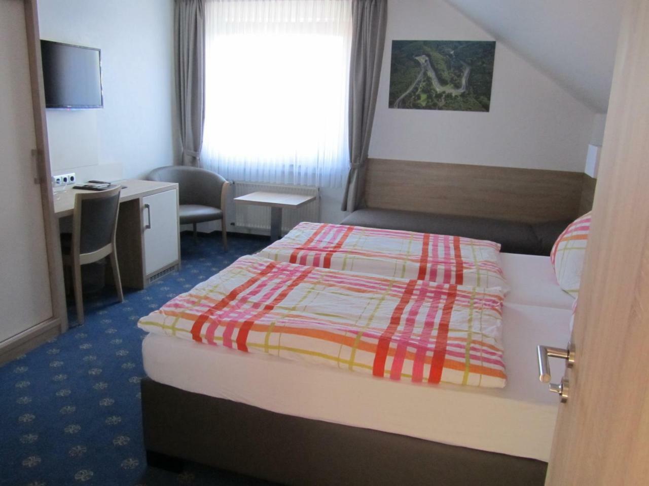 gut-Hotel zur Burg Nürburg ring Exterior foto